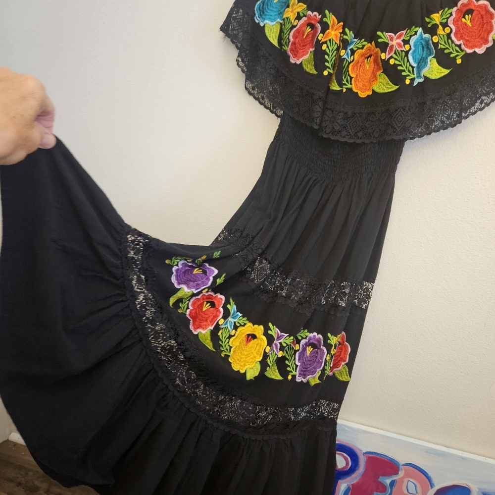 Beautiful BLACK DRESS with Embroidery FLOWERS (2,4) - Picture 2 of 8